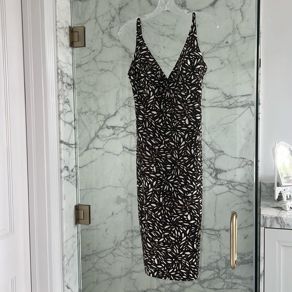 Milly Dresses & Skirts - Beautiful Millie brown and white wiggle dress